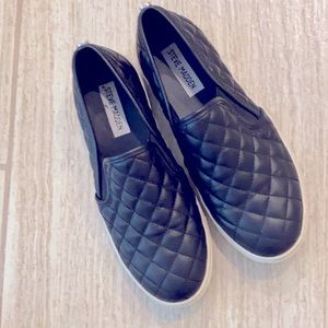 STEVE MADDEN SLIP ON SNEAKERS Women’s 7. 5